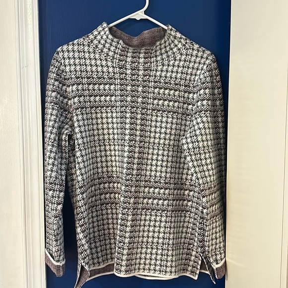 NWOT Women’s Appleseeds Gray Houndstooth Print Mock Neck Sweater Size Medium - Picture 2 of 9